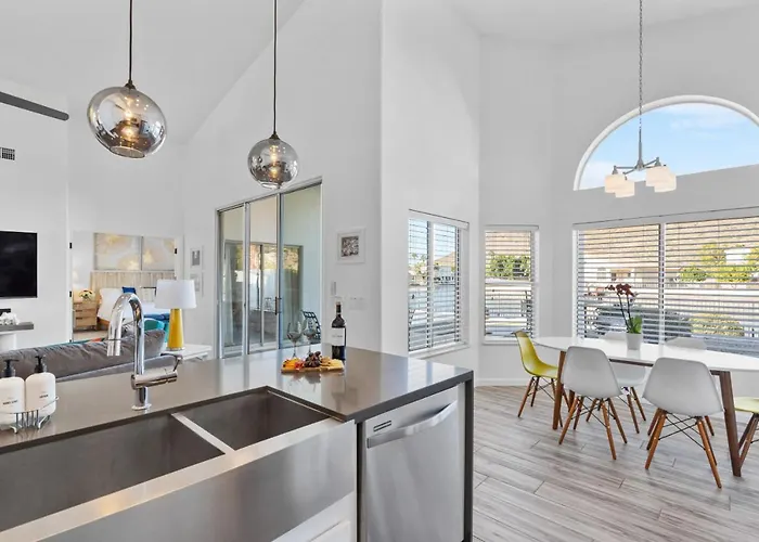 Waterside - Lavish Lakeside With Heated Pool And Pontoon Boat *