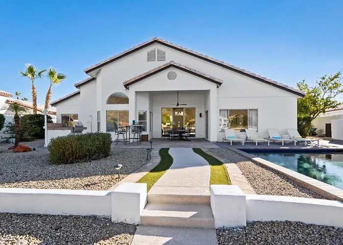 Waterside - Lavish Lakeside With Heated Pool And Pontoon Boat Holiday home *