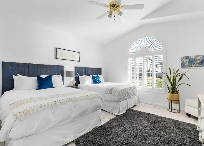 Waterside - Lavish Lakeside With Heated Pool And Pontoon Boat Holiday home Peoria